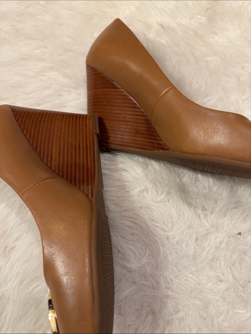 Tory Burch Tan Leather Logo Wedge Shoes Size 8 1/2 pre-owned - Picture 3 of 8